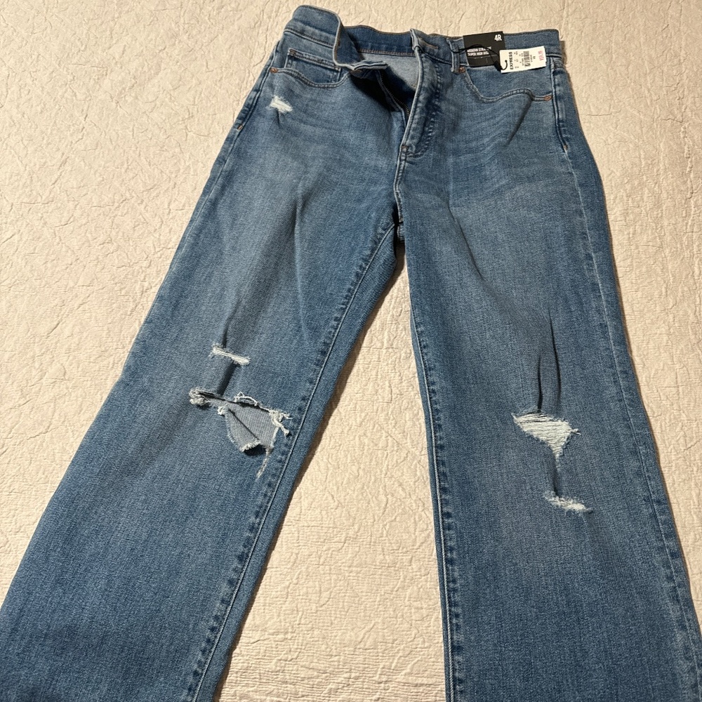 Medium wash brand new Express jeans with tag